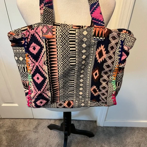 Street Level Multicolor Patterned Tote Bag - Picture 9 of 12